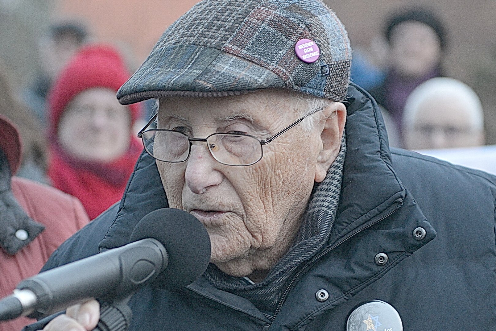 Mahnwache am jüdischen Friedhof - Bild 11