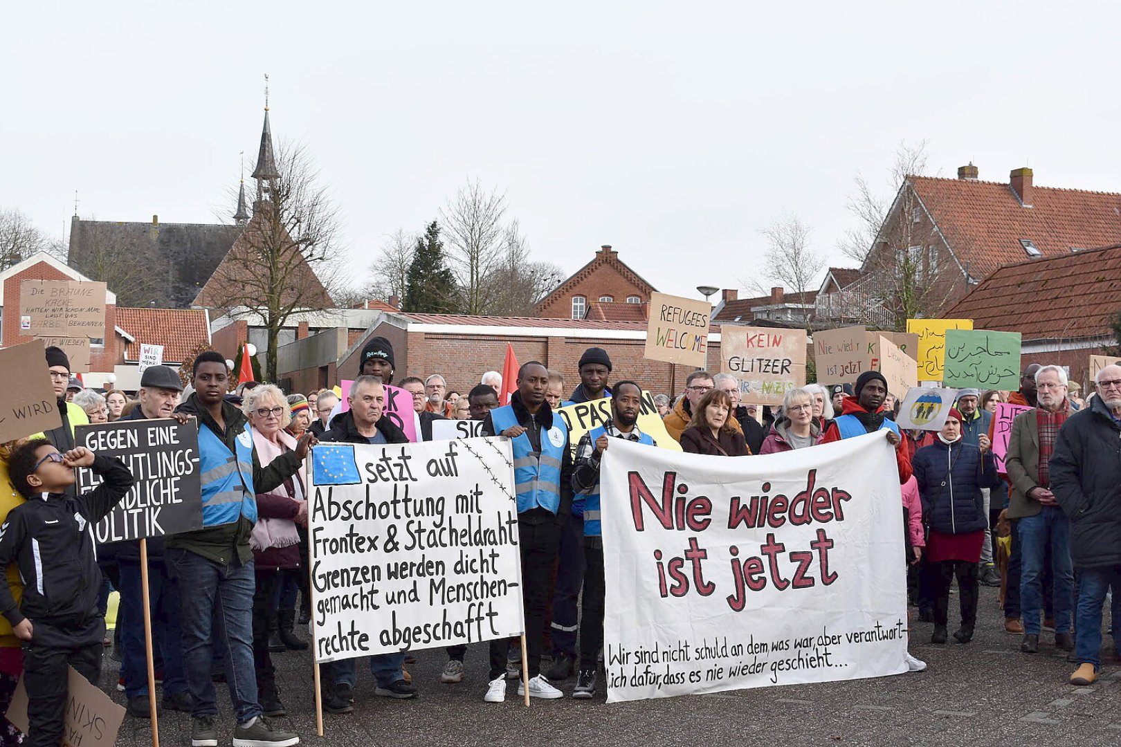 700 Menschen bei Demo in Weener  - Bild 7