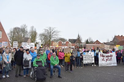 700 Menschen bei Demo in Weener  - Bild 8