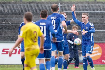 Kickers Emden gewinnt 4:0 gegen Rotenburger SV - Bild 12