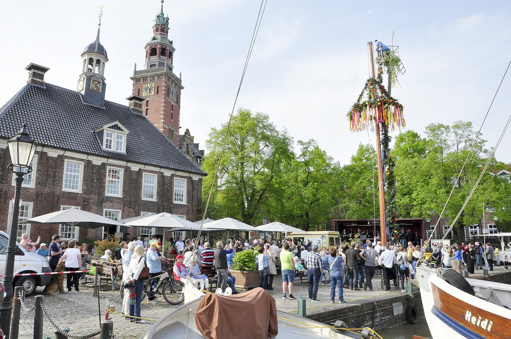 Maibäume – das sind die schönsten Bilder aus Ostfriesland - Bild 1