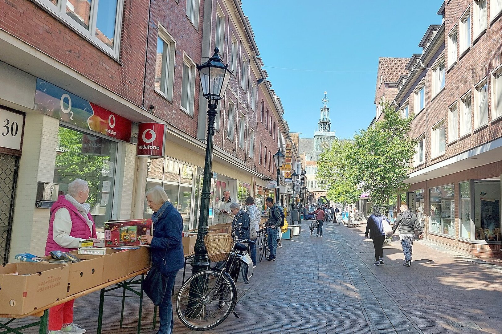 Erster Bücherflohmarkt in Emden - Bild 1