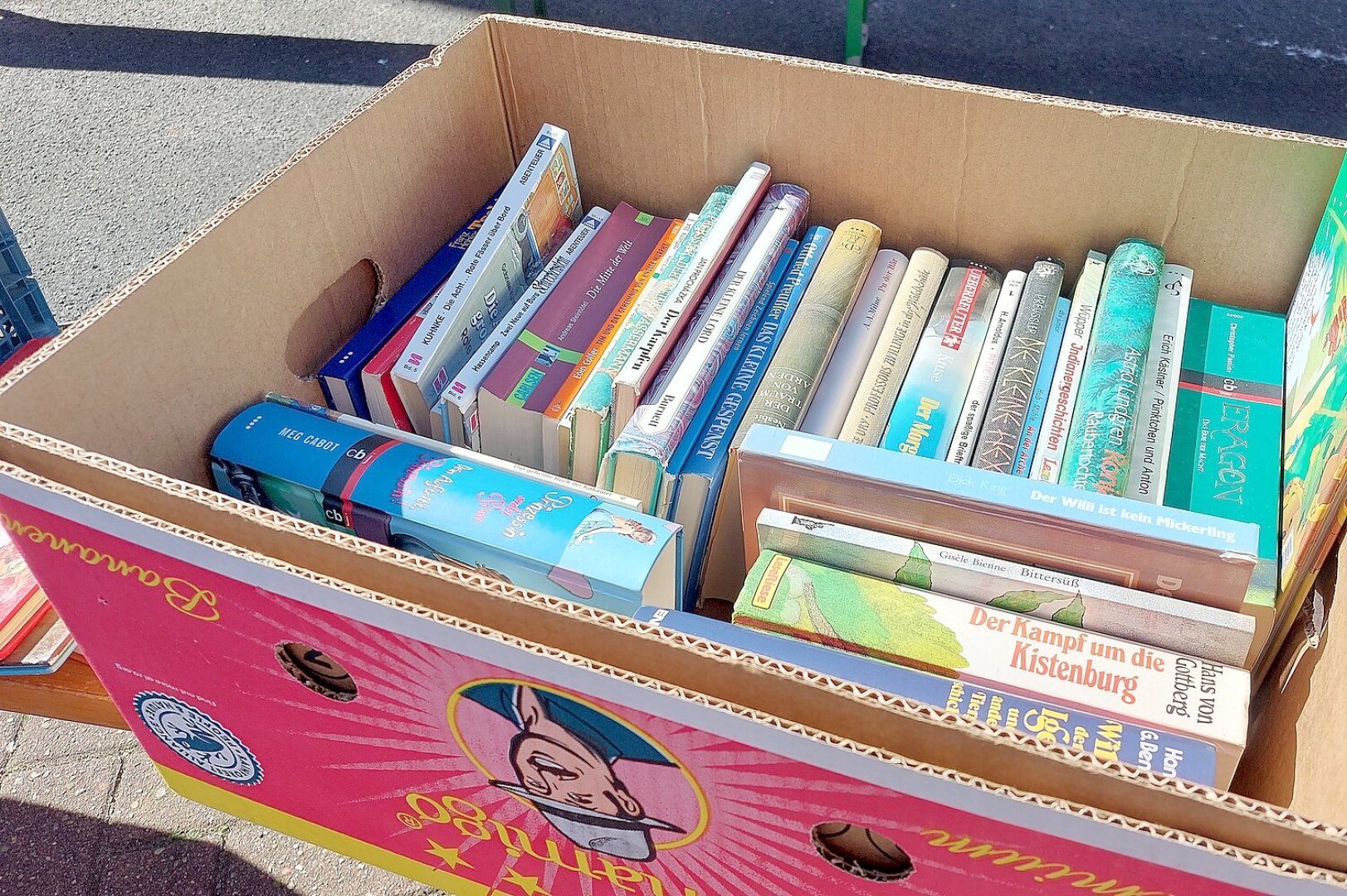 Erster Bücherflohmarkt in Emden - Bild 2