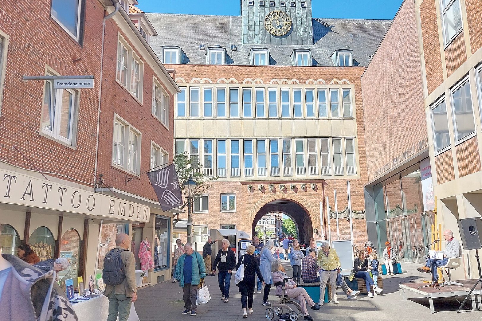 Erster Bücherflohmarkt in Emden - Bild 6