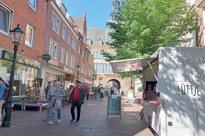 Erster Bücherflohmarkt in Emden - Bild 7