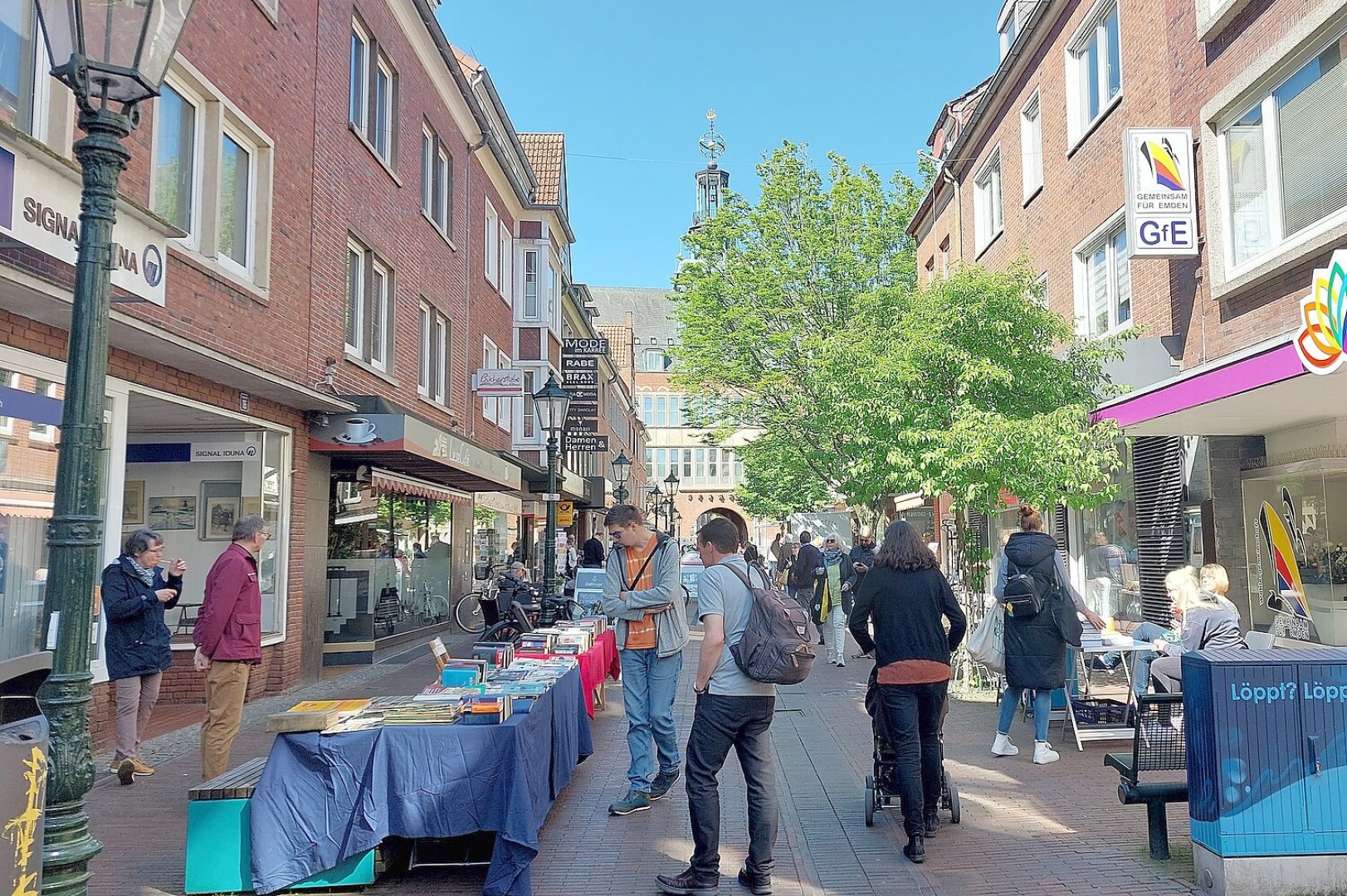 Erster Bücherflohmarkt in Emden - Bild 11