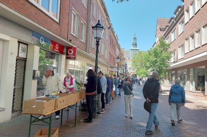 Erster Bücherflohmarkt in Emden - Bild 14