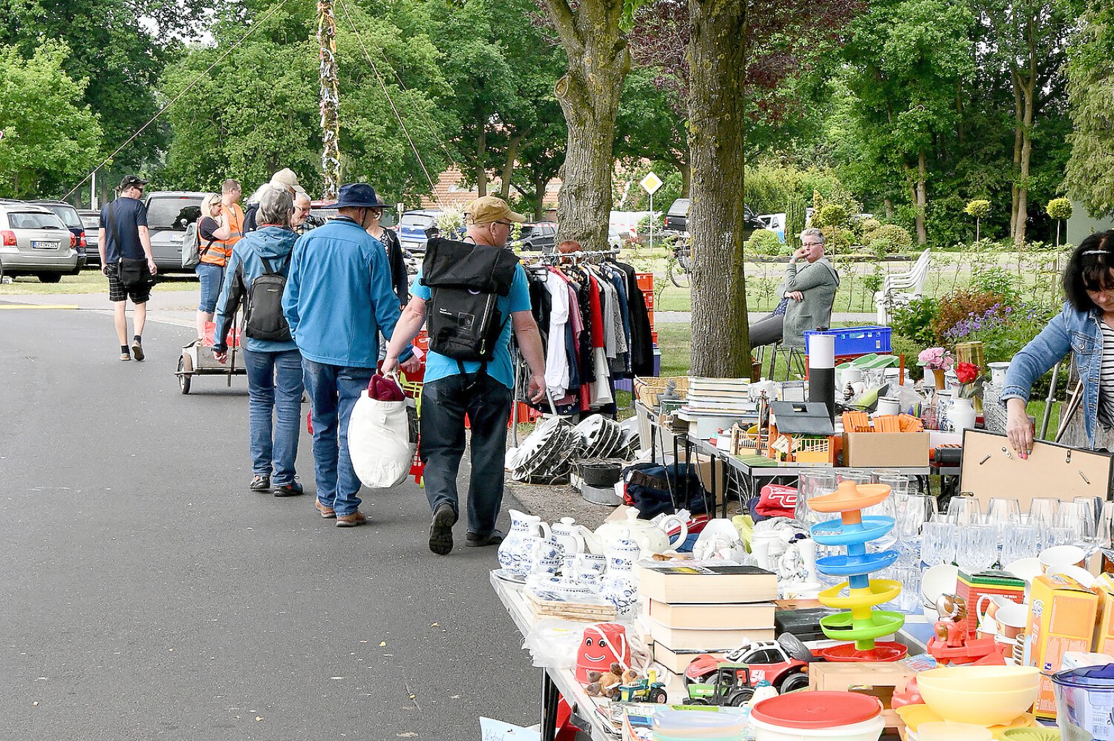 Bummeln und Feilschen beim Flohmarkt in Schwerinsdorf - Bild 8