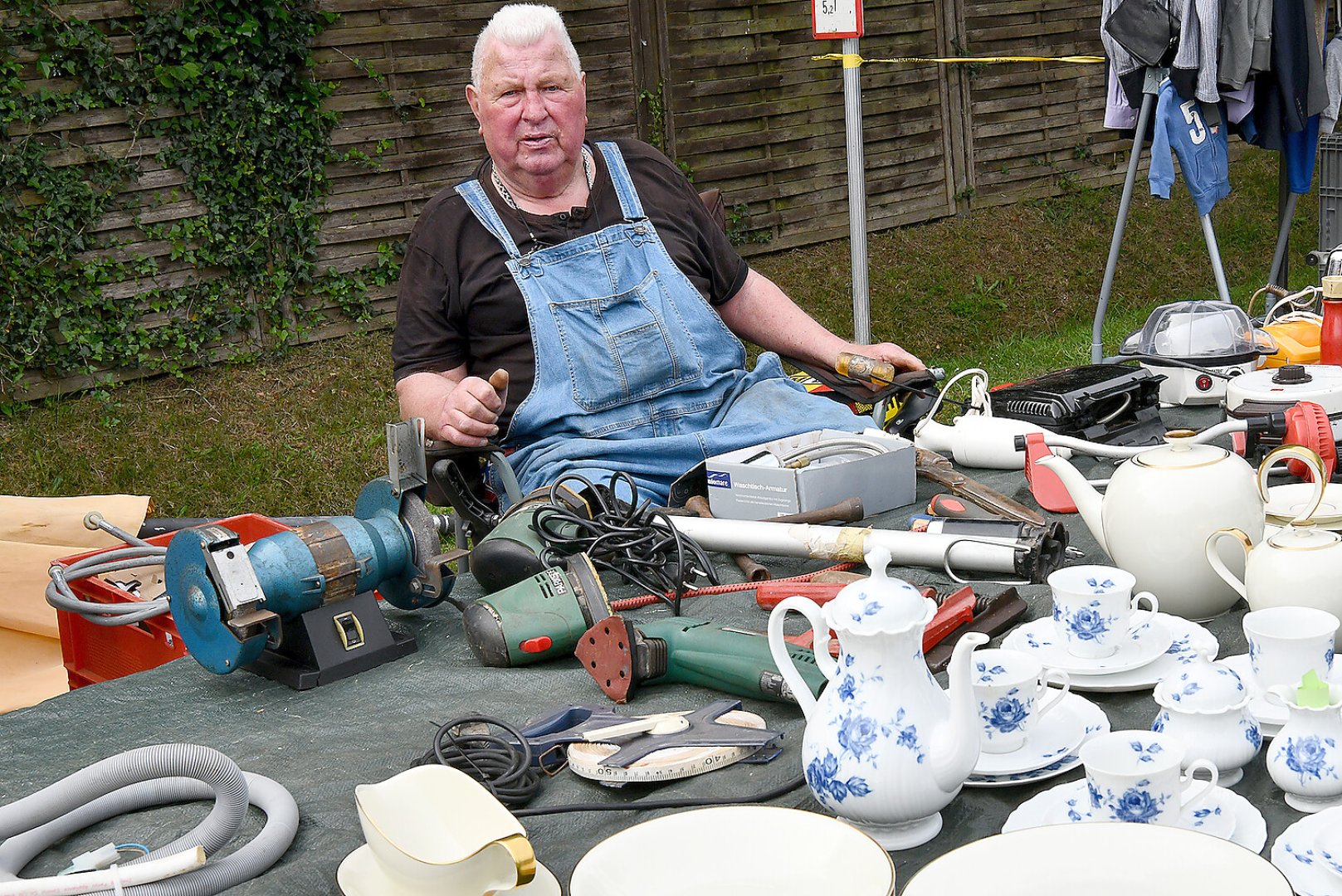 Bummeln und Feilschen beim Flohmarkt in Schwerinsdorf - Bild 9