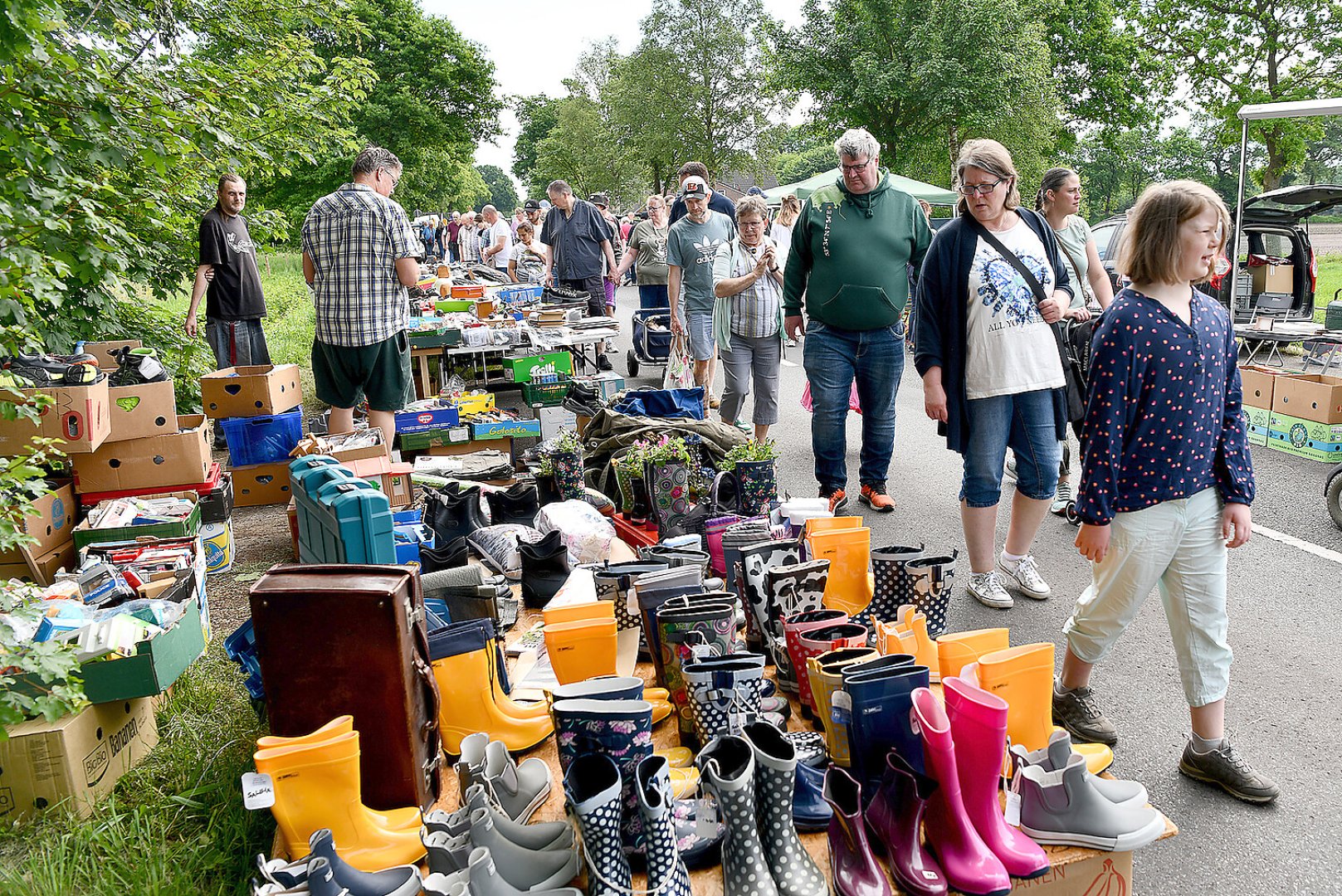 Bummeln und Feilschen beim Flohmarkt in Schwerinsdorf - Bild 20