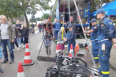 Festmeile zum Feuerwehr-Geburtstag in Flachsmeer - Bild 20