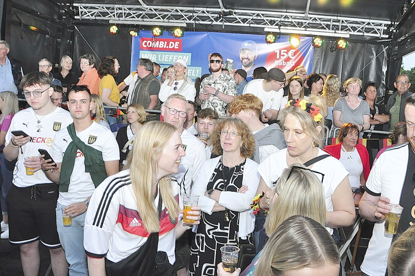 Achtelfinale auf dem Denkmalplatz in Leer - Bild 6