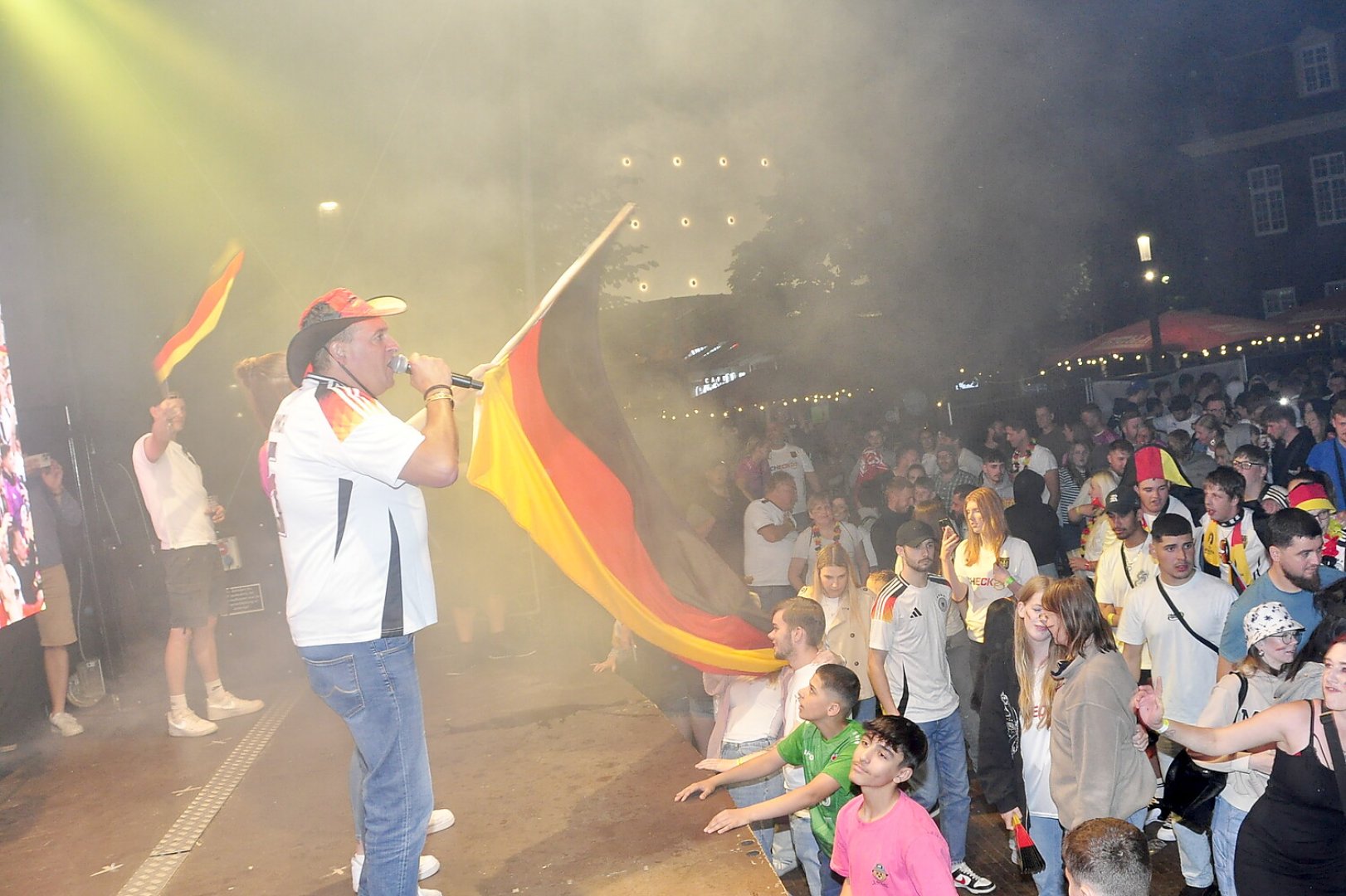 Achtelfinale auf dem Denkmalplatz in Leer - Bild 10