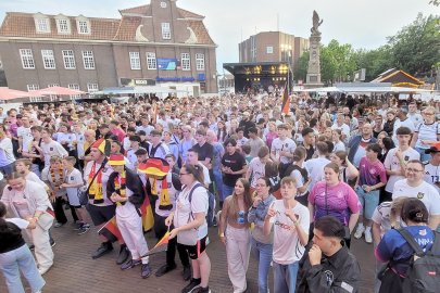 Achtelfinale auf dem Denkmalplatz in Leer - Bild 18