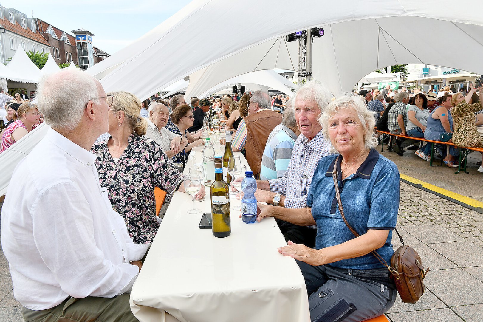 Aurich feierte das Wein- und Gourmetfest  - Bild 24