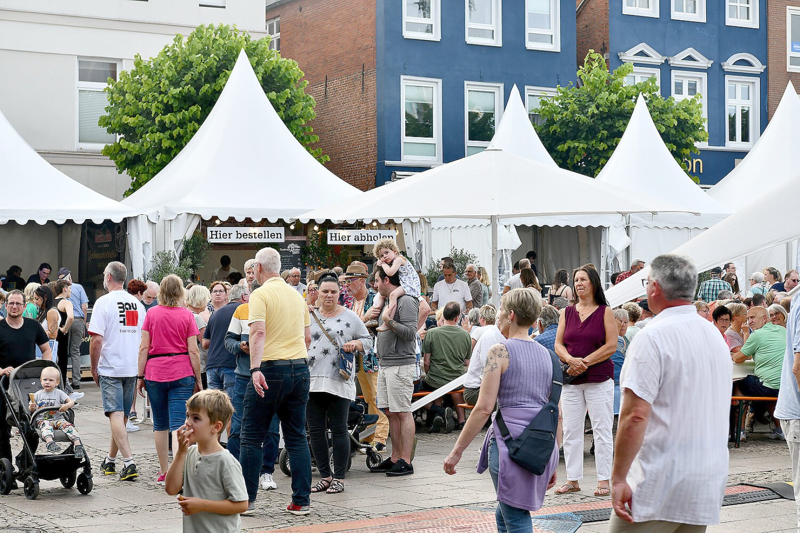 Aurich feierte das Wein- und Gourmetfest  - Bild 38