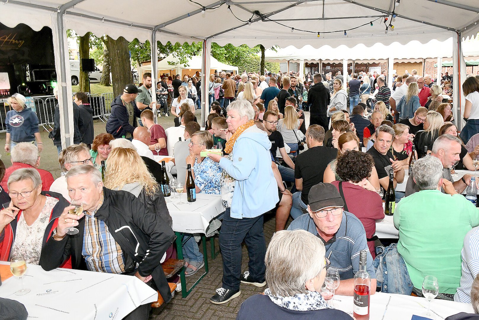 Das Weinfest in Moormerland war gut besucht  - Bild 15