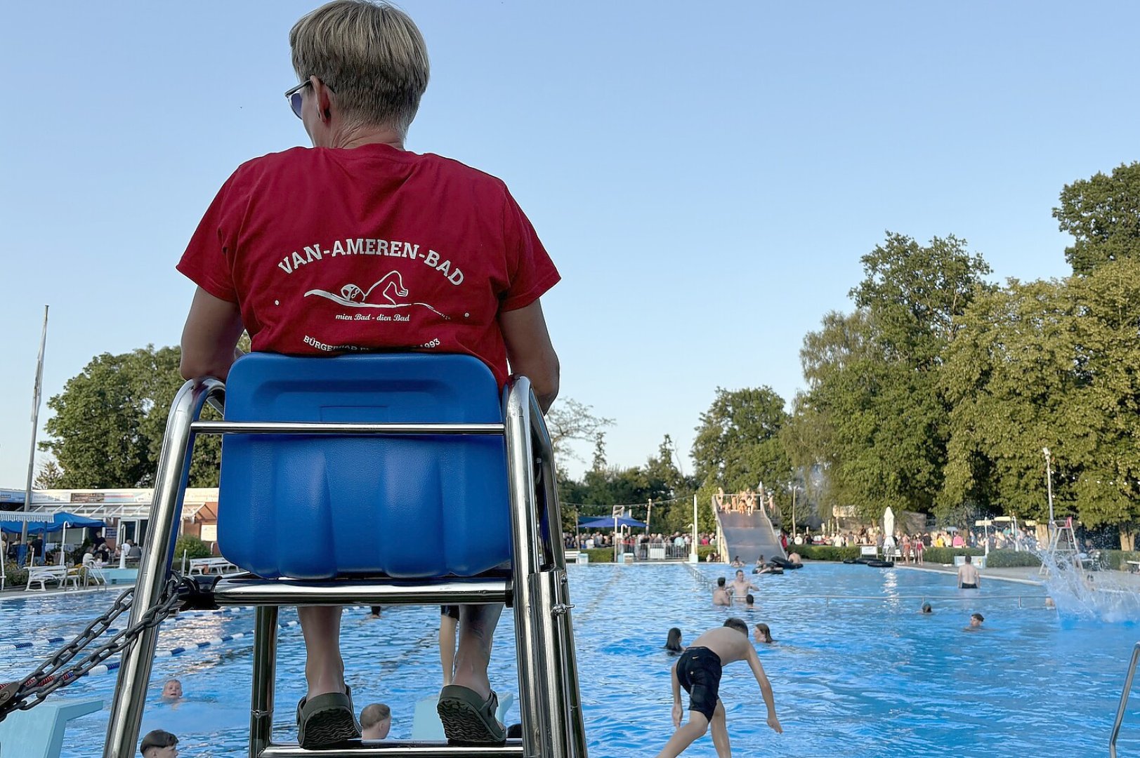 Zum Mitternachtsschwimmen ins Van-Ameren-Bad kommen sie alle - Bild 13