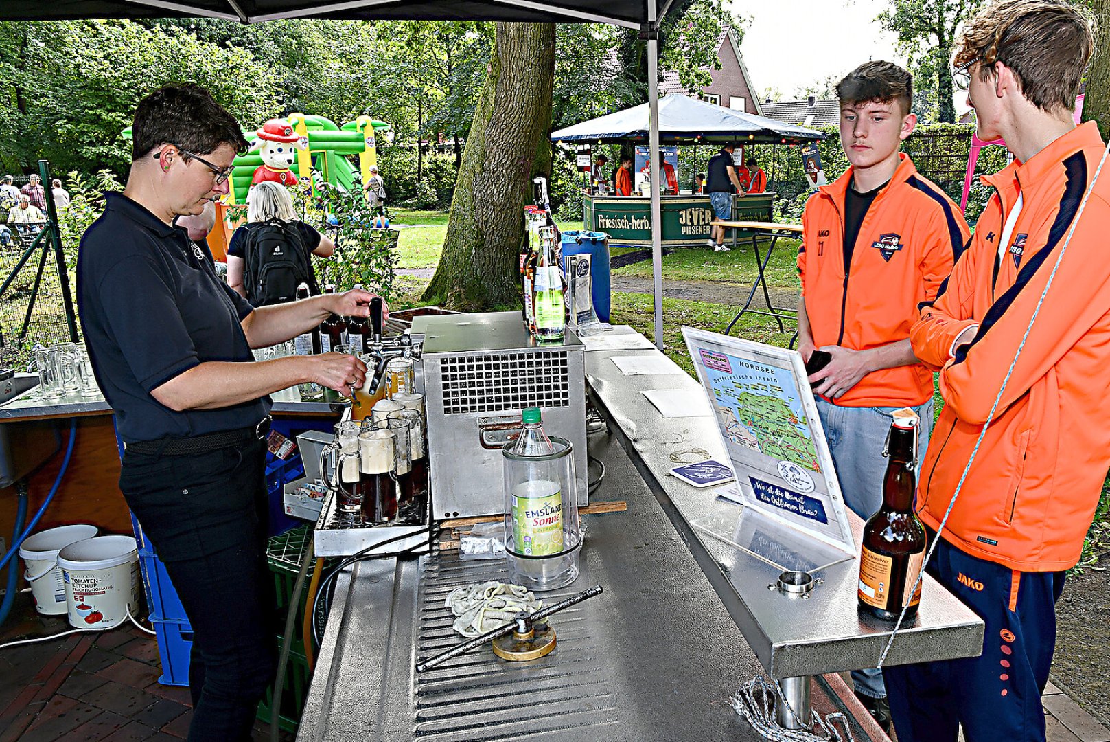 Erster Streetfood-Markt in Hesel gut besucht - Bild 9