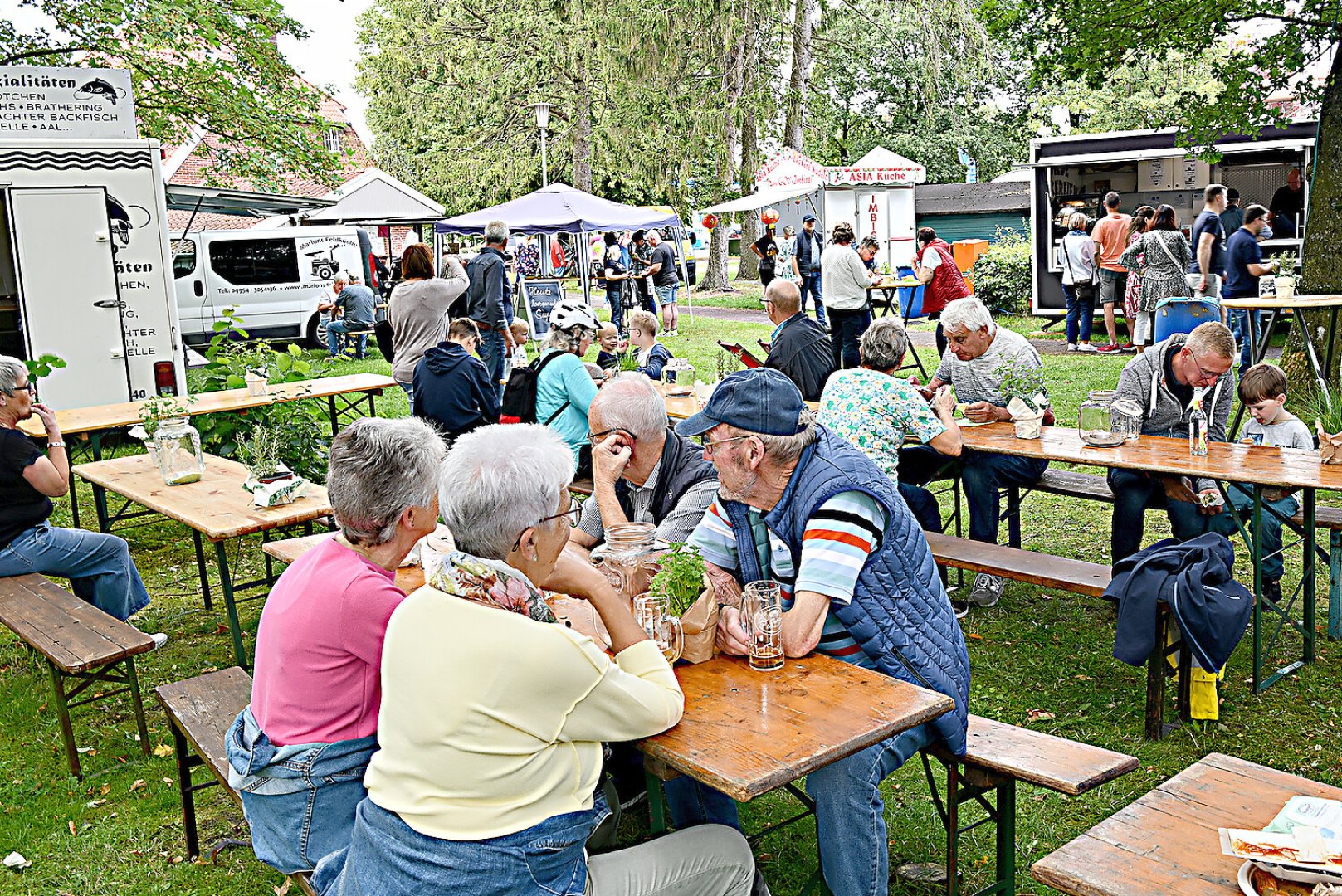 Erster Streetfood-Markt in Hesel gut besucht - Bild 14