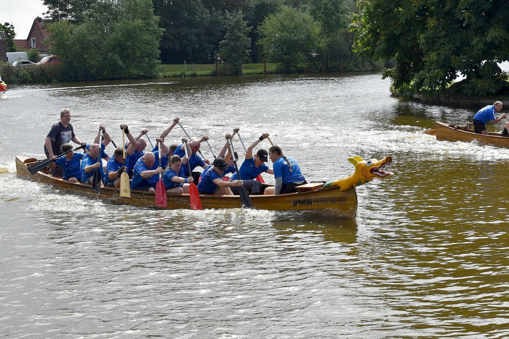 Fesselnde Wettkämpfe beim Drachenbootrennen in Weener - Bild 20