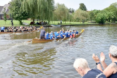 Fesselnde Wettkämpfe beim Drachenbootrennen in Weener - Bild 22