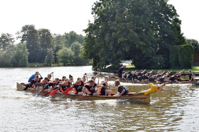 Fesselnde Wettkämpfe beim Drachenbootrennen in Weener - Bild 25