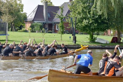 Fesselnde Wettkämpfe beim Drachenbootrennen in Weener - Bild 27