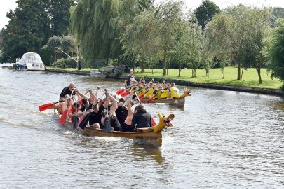 Fesselnde Wettkämpfe beim Drachenbootrennen in Weener - Bild 33