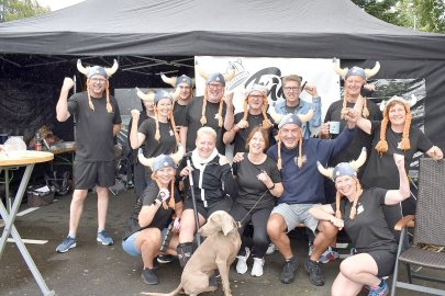 Fesselnde Wettkämpfe beim Drachenbootrennen in Weener - Bild 44