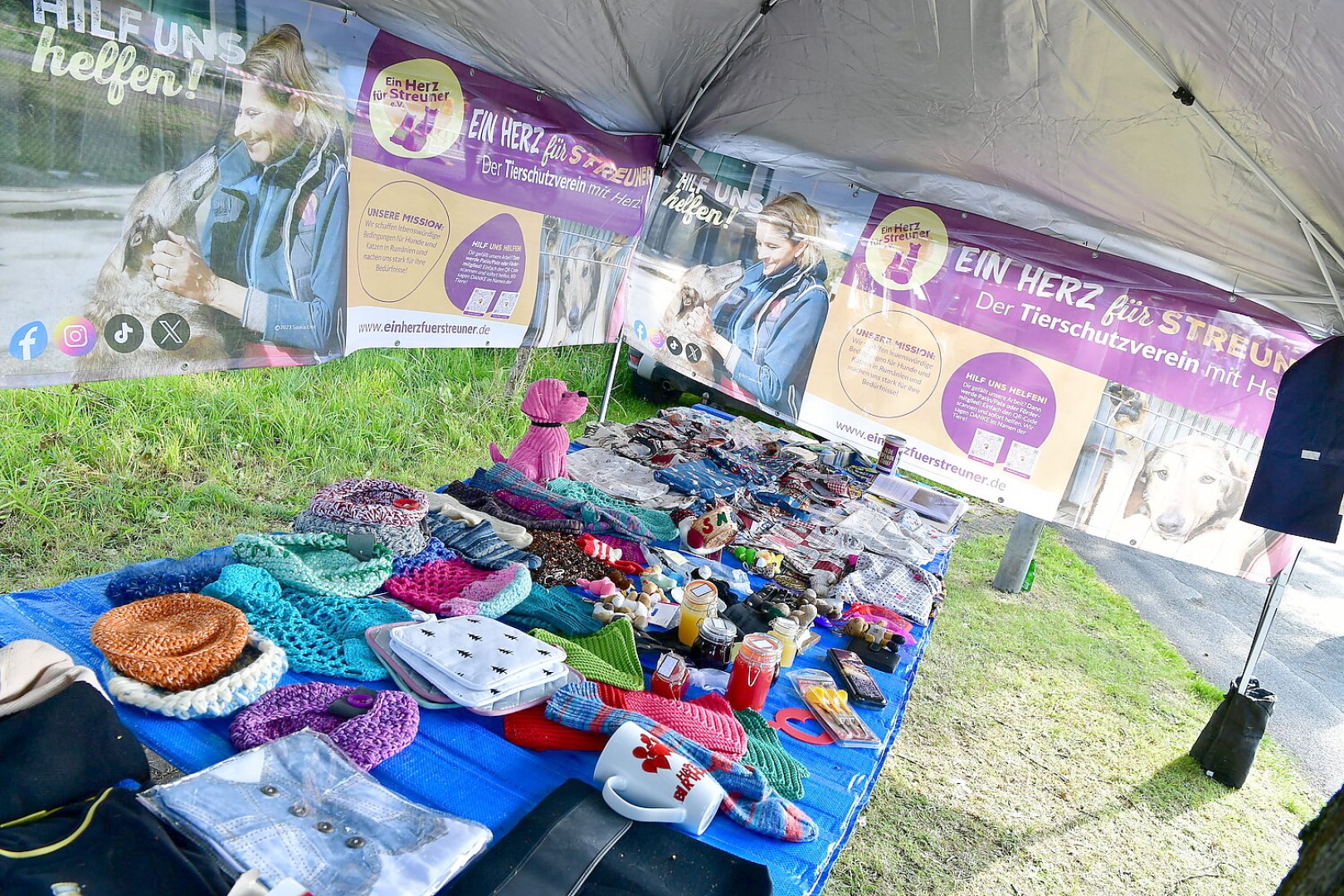 Flohmarkt Simonswolde - Flanieren bis der Regen kam - Bild 2