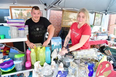 Flohmarkt Simonswolde - Flanieren bis der Regen kam - Bild 3