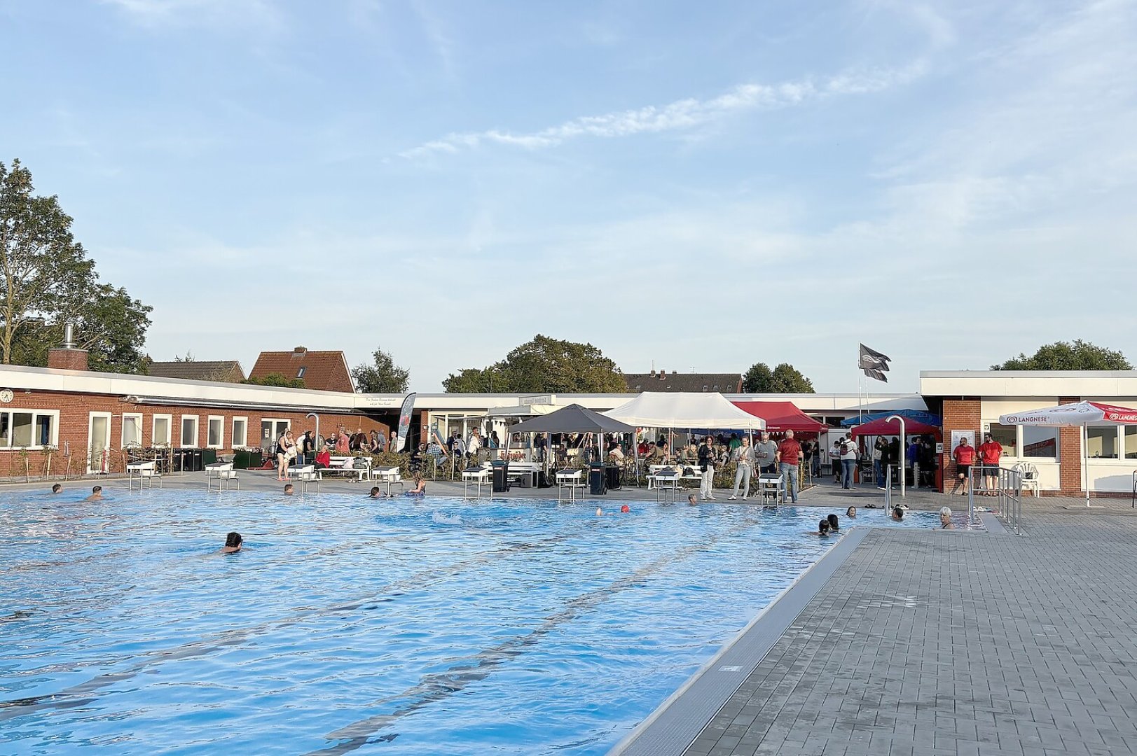 Voller Erfolg beim Sommerfest im Freibad Borssum  - Bild 9