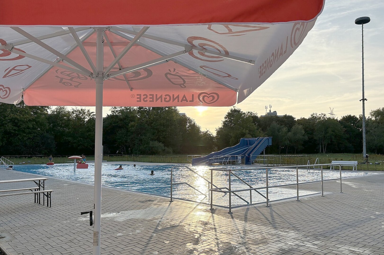 Voller Erfolg beim Sommerfest im Freibad Borssum  - Bild 18