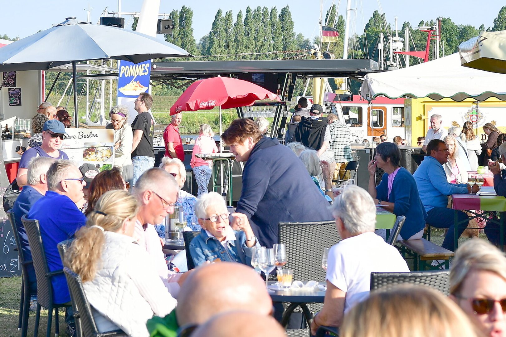 Weinfest in Greetsiel kommt gut an - Bild 1