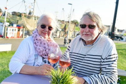 Weinfest in Greetsiel kommt gut an - Bild 9