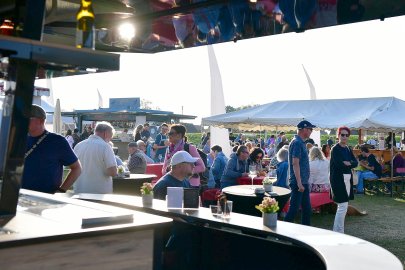 Weinfest in Greetsiel kommt gut an - Bild 14