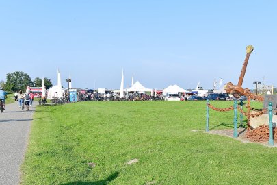 Weinfest in Greetsiel kommt gut an - Bild 15