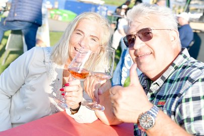 Weinfest in Greetsiel kommt gut an - Bild 19