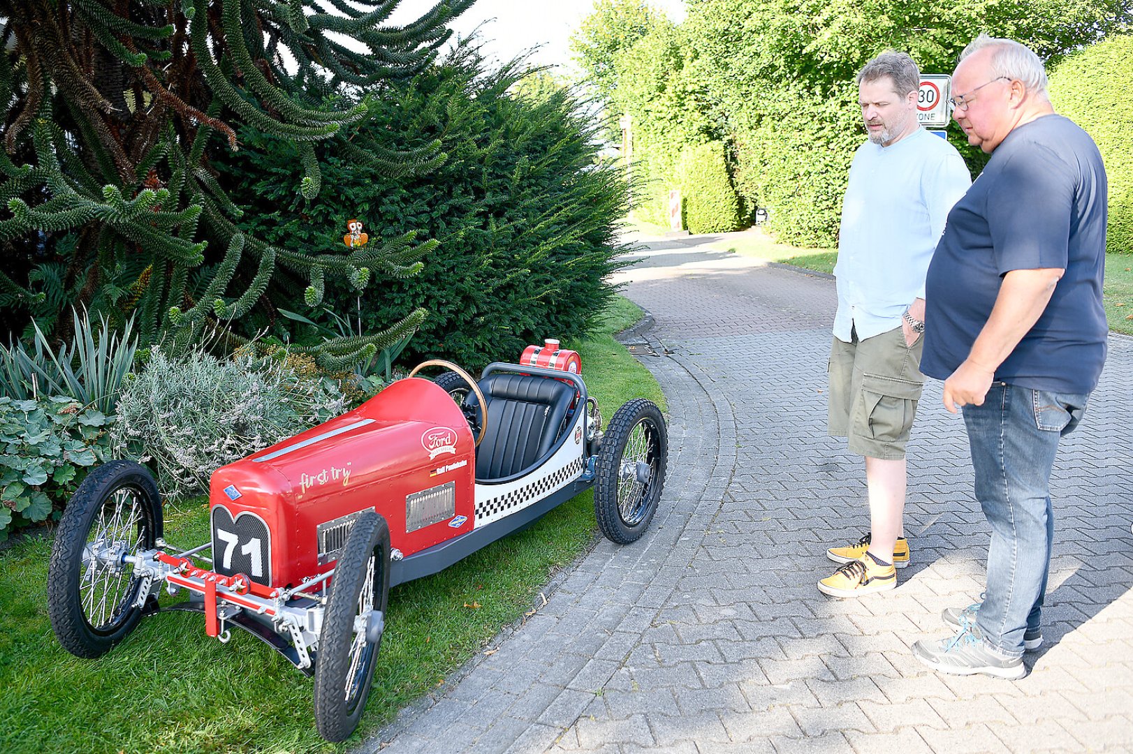 Jannburger Weg in Wiesmoor wurde zur Flohmarktmeile - Bild 5