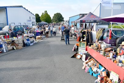 Jannburger Weg in Wiesmoor wurde zur Flohmarktmeile - Bild 16