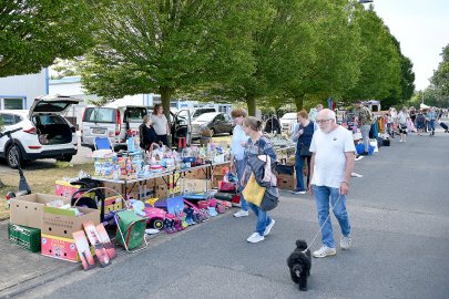 Jannburger Weg in Wiesmoor wurde zur Flohmarktmeile - Bild 17