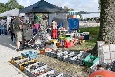 Jannburger Weg in Wiesmoor wurde zur Flohmarktmeile - Bild 21