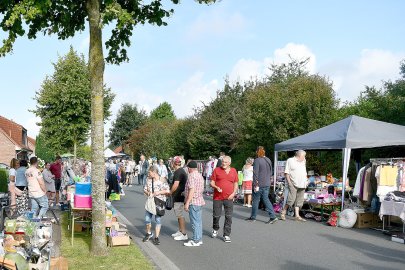 Jannburger Weg in Wiesmoor wurde zur Flohmarktmeile - Bild 23