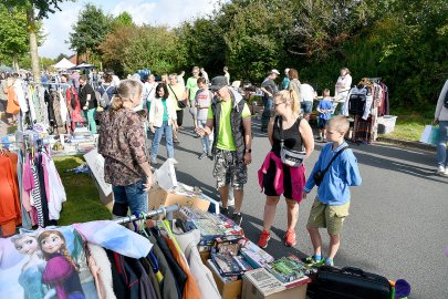 Jannburger Weg in Wiesmoor wurde zur Flohmarktmeile - Bild 25