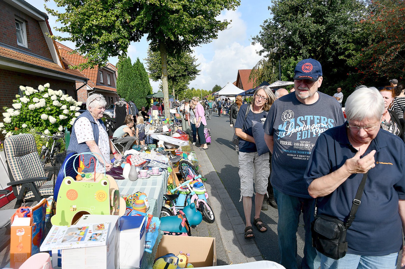 Jannburger Weg in Wiesmoor wurde zur Flohmarktmeile - Bild 26