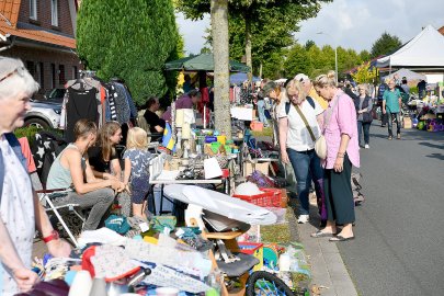 Jannburger Weg in Wiesmoor wurde zur Flohmarktmeile - Bild 27