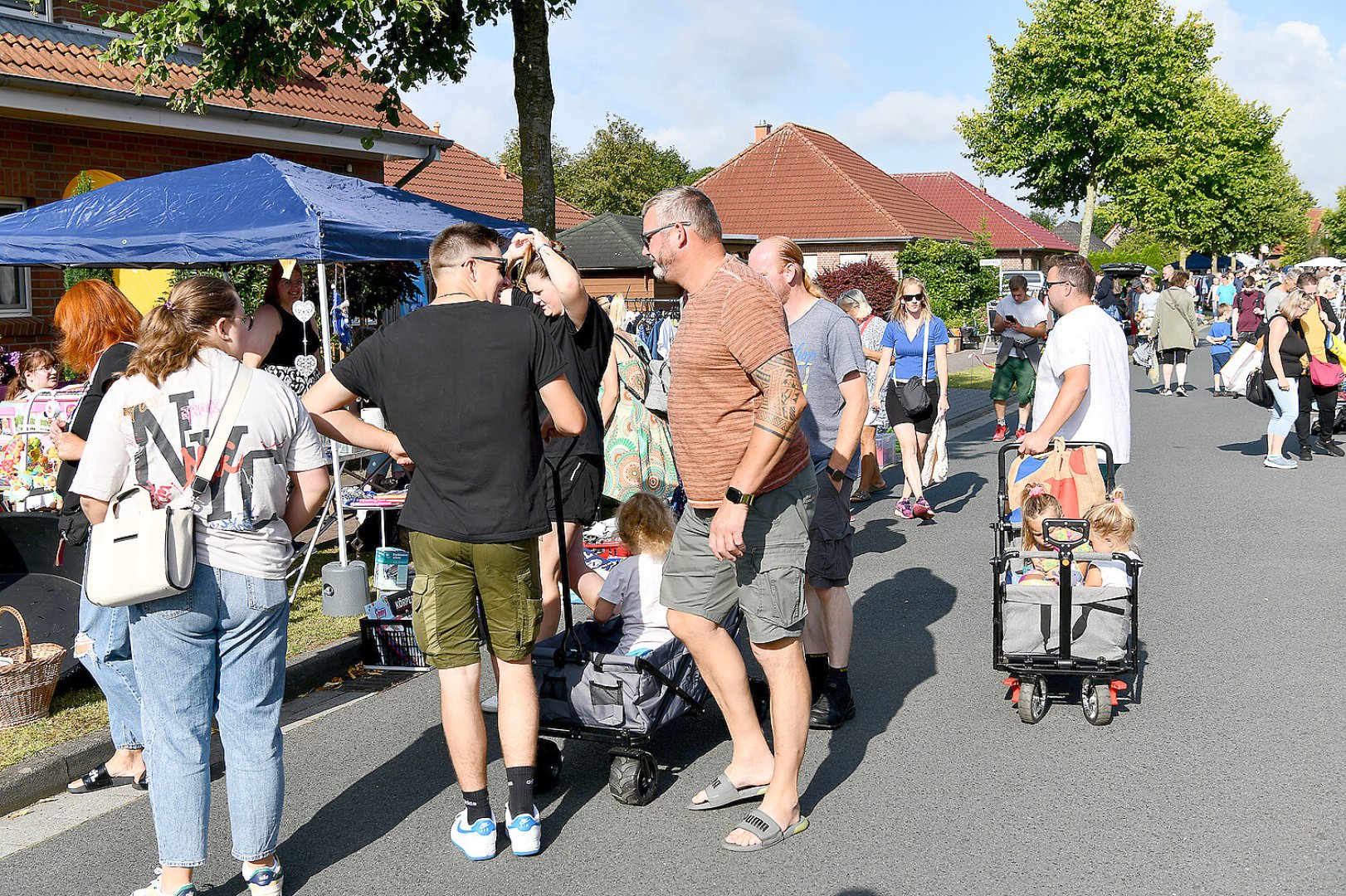 Jannburger Weg in Wiesmoor wurde zur Flohmarktmeile - Bild 30