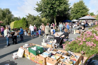 Jannburger Weg in Wiesmoor wurde zur Flohmarktmeile - Bild 32