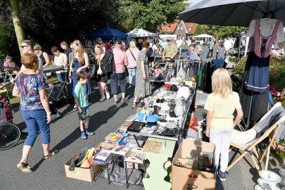 Jannburger Weg in Wiesmoor wurde zur Flohmarktmeile - Bild 33